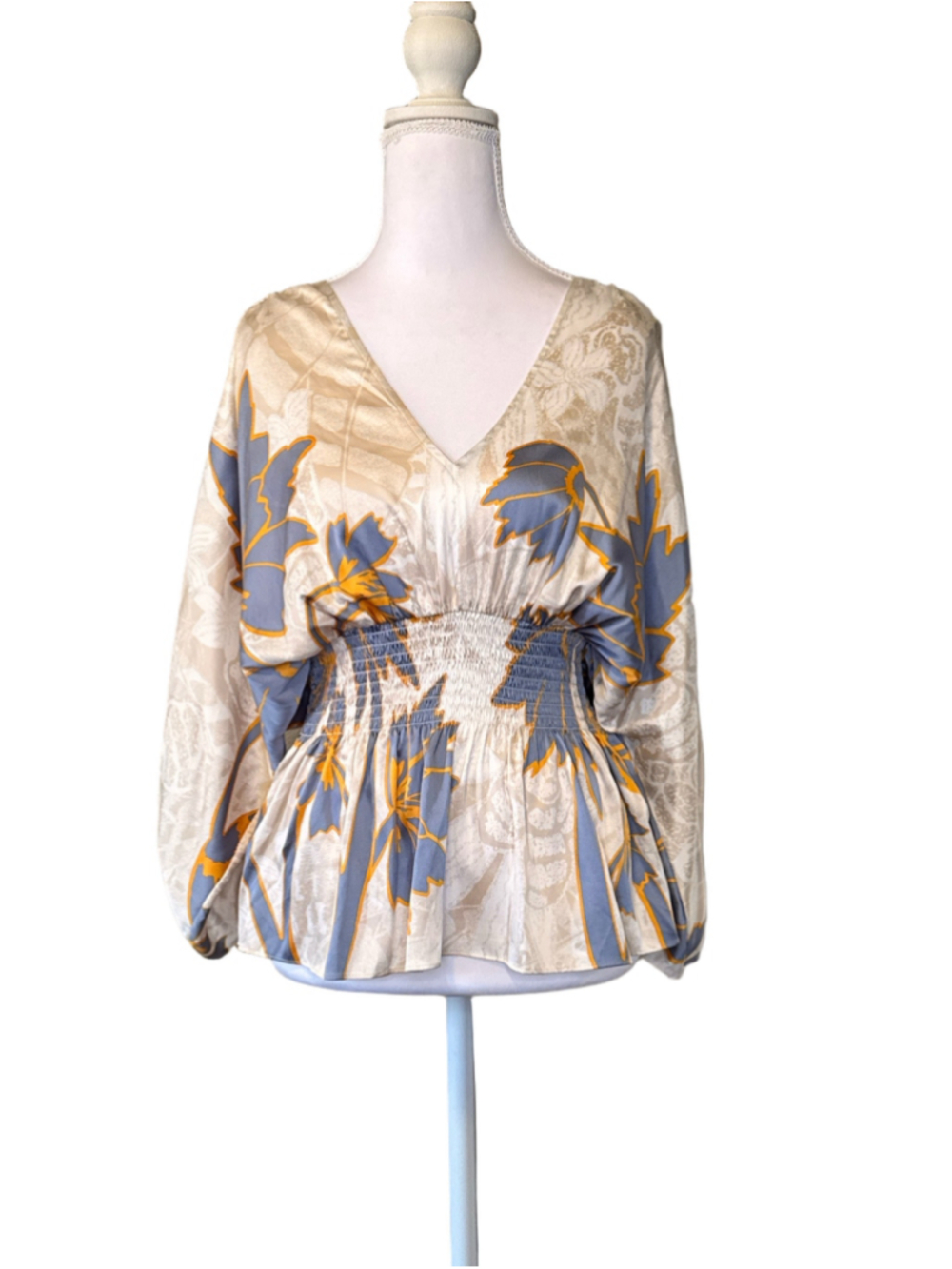 Women's White House Black Market Blouse Size M Beige Blue Floral